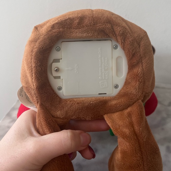 SINGING REINDEER PLUSHIE - Picture 9 of 11